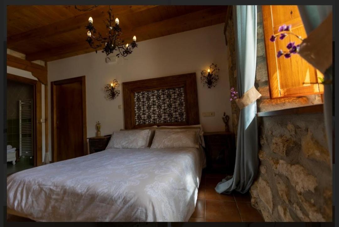 Hotel Rural En Las Cascadas De Tobera Exterior photo