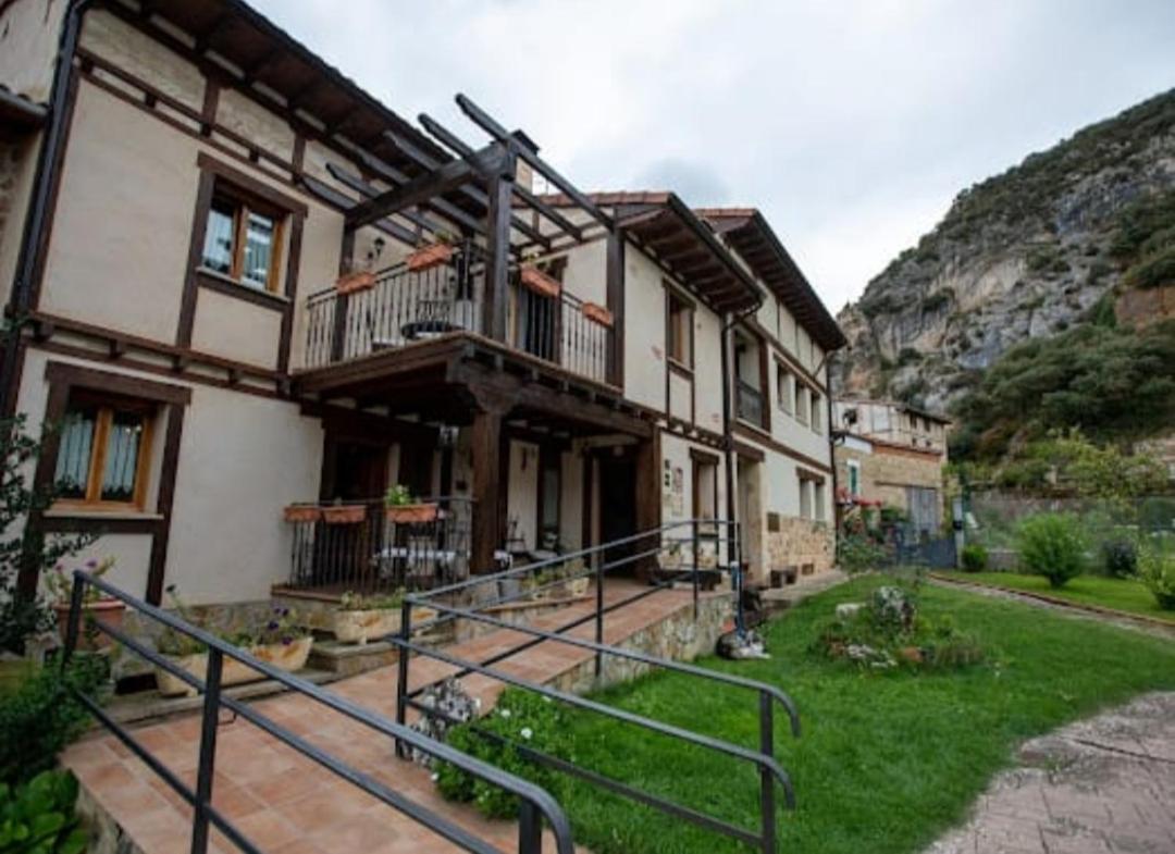 Hotel Rural En Las Cascadas De Tobera Exterior photo