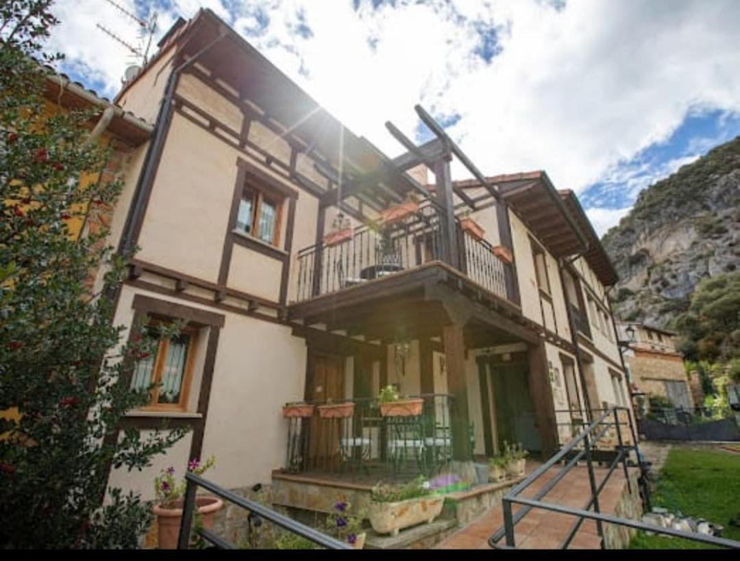 Hotel Rural En Las Cascadas De Tobera Exterior photo